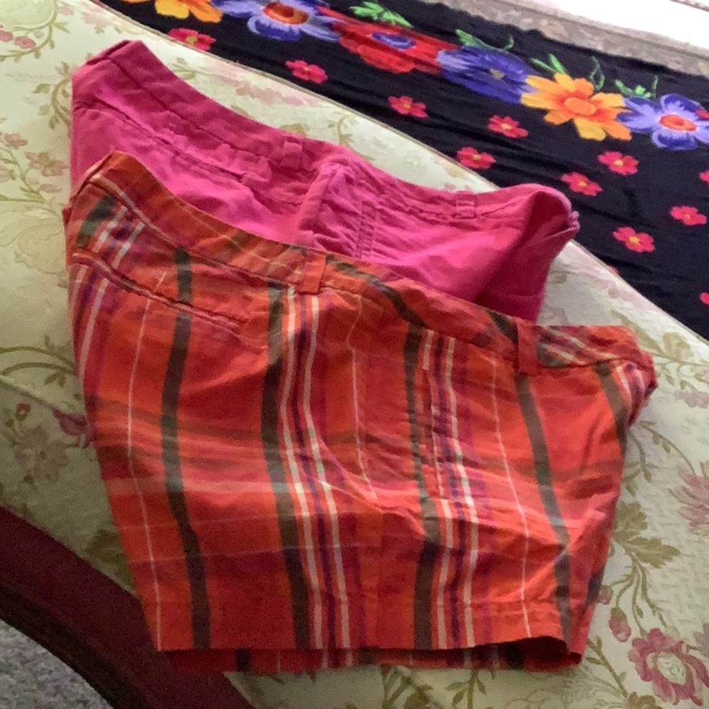 JC Penney shorts size  (8)  bundle of (2) pair Hot pink and plaid orange…
